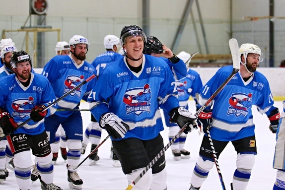 Team Včeláků - HC Světlá n. S. 8:7 (28.12.2022) 44