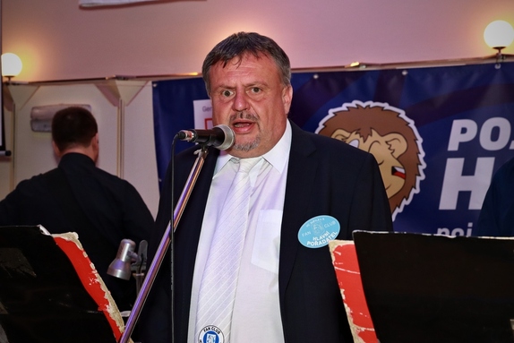 9. hokejový velikonoční ples 10