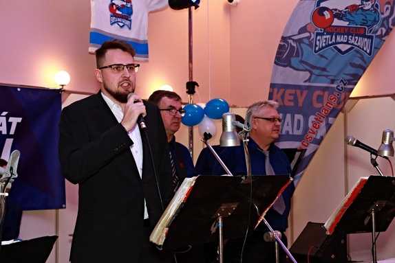 9. hokejový velikonoční ples 11