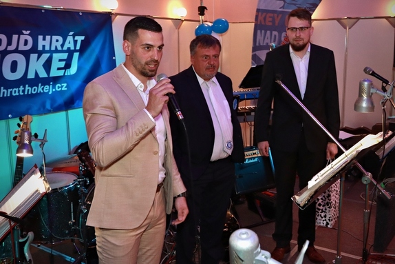 9. hokejový velikonoční ples 32