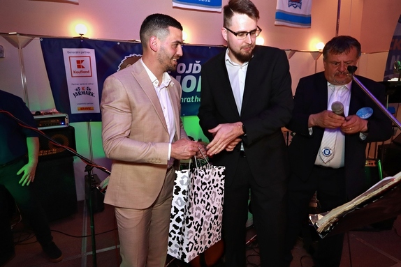 9. hokejový velikonoční ples 33