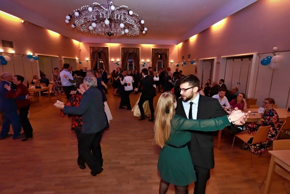 9. hokejový velikonoční ples 40