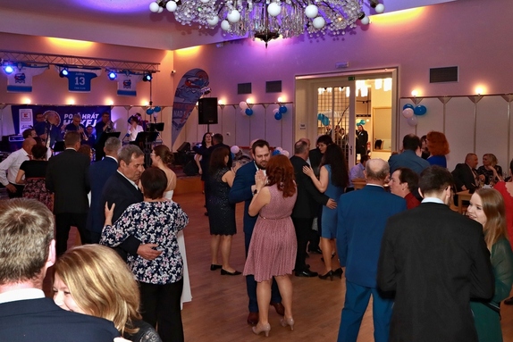 9. hokejový velikonoční ples 41