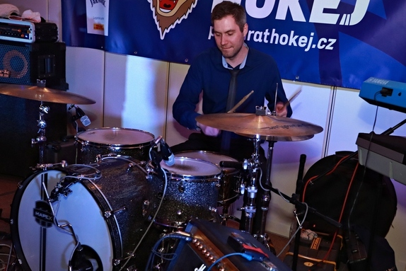 9. hokejový velikonoční ples 61