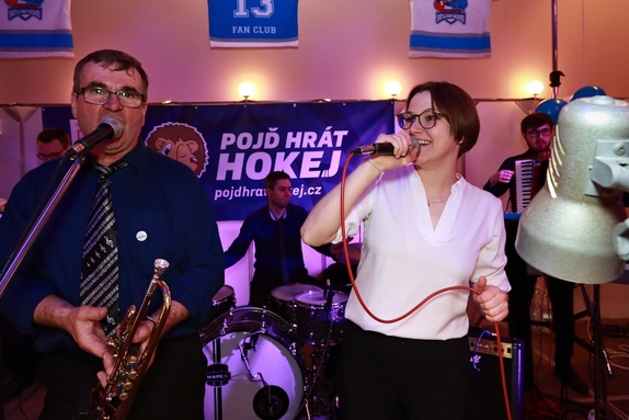 9. hokejový velikonoční ples 63