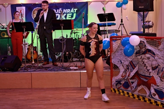 9. hokejový velikonoční ples 69