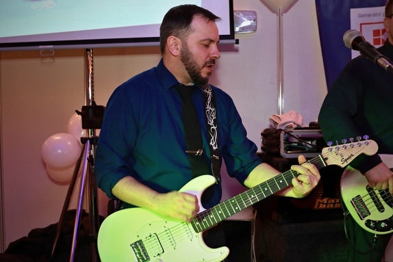 9. hokejový velikonoční ples 71