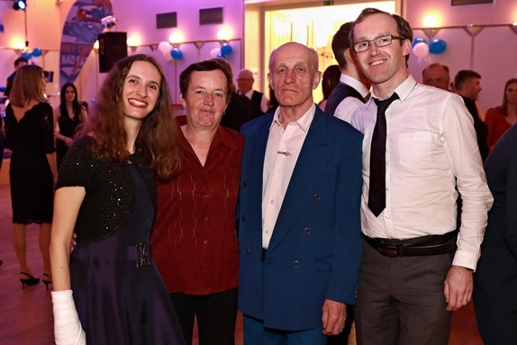 9. hokejový velikonoční ples 73