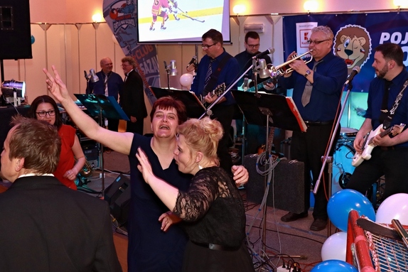 9. hokejový velikonoční ples 75