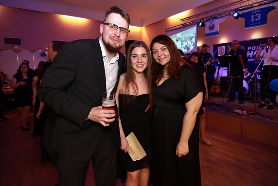 9. hokejový velikonoční ples 77