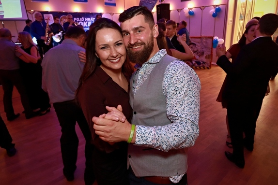 9. hokejový velikonoční ples 10