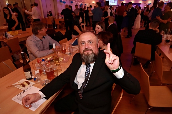 9. hokejový velikonoční ples 15