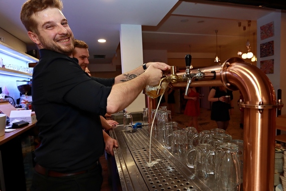 9. hokejový velikonoční ples 18