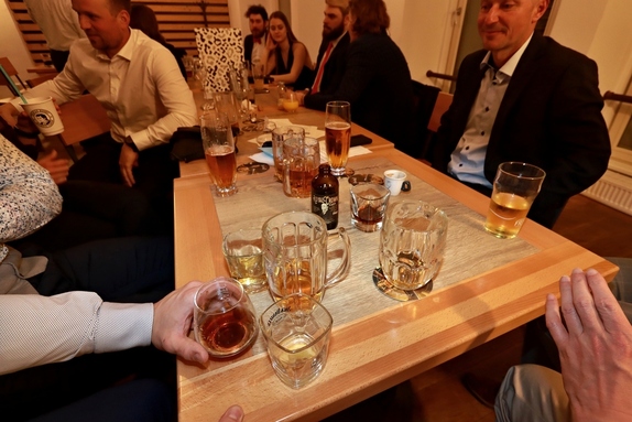 9. hokejový velikonoční ples 24