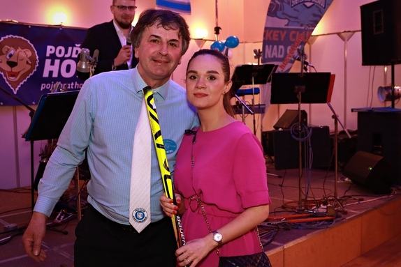 9. hokejový velikonoční ples 53