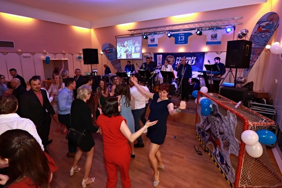9. hokejový velikonoční ples 65
