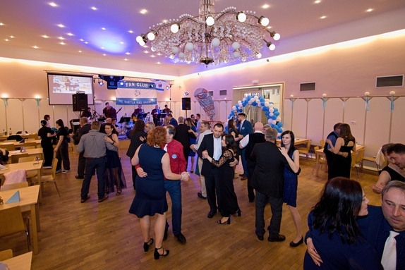 12. hokejový velikonoční ples 9