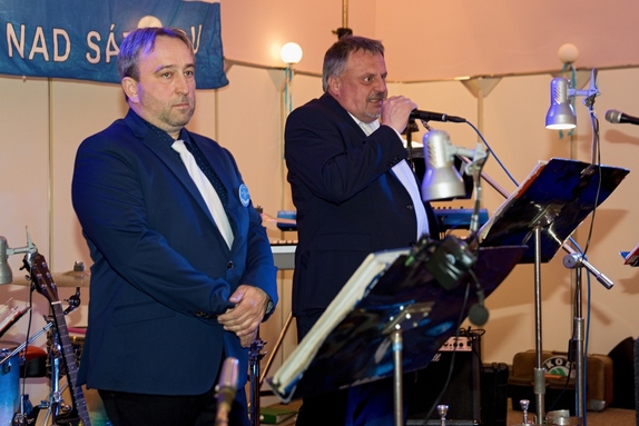 12. hokejový velikonoční ples 19