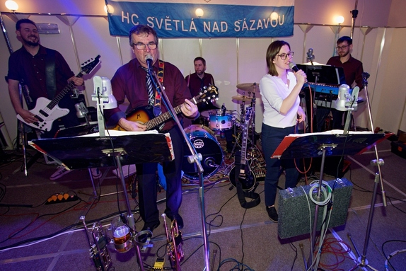 12. hokejový velikonoční ples 33