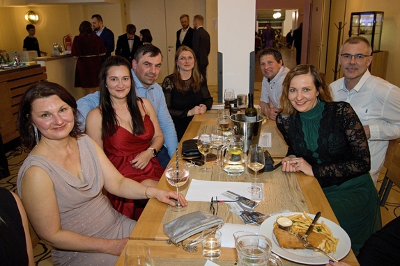 12. hokejový velikonoční ples 57