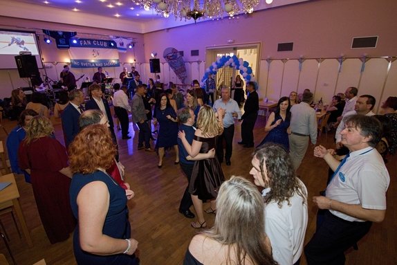 12. hokejový velikonoční ples 3