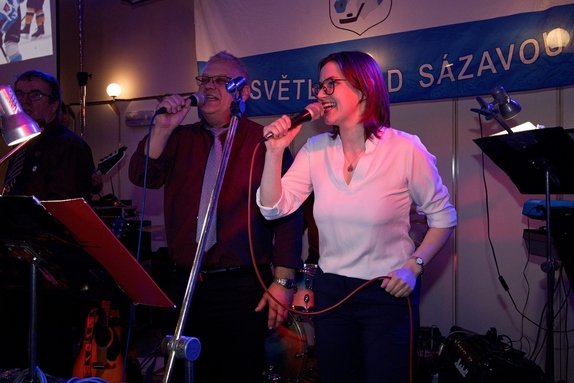 12. hokejový velikonoční ples 19