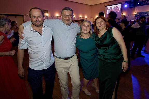 12. hokejový velikonoční ples 23