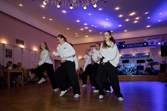 12. hokejový velikonoční ples 30