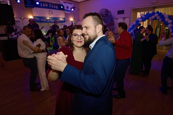 12. hokejový velikonoční ples 18