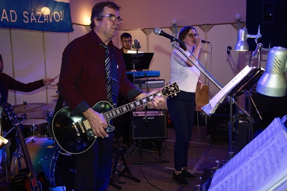 12. hokejový velikonoční ples 24