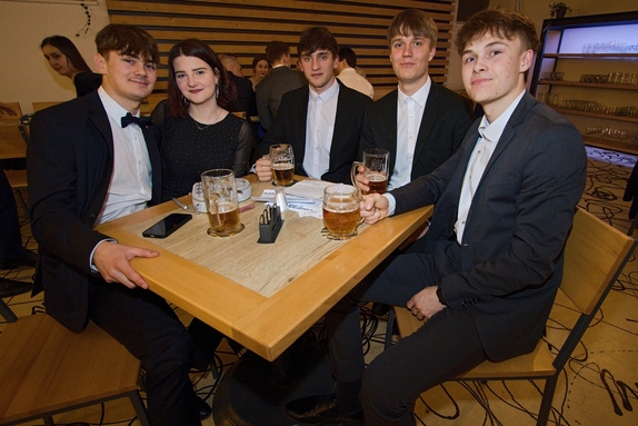 12. hokejový velikonoční ples 31